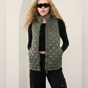 Athleta Whisper Featherless Puffer Vest Moss Green Sz MP